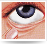 頭仰后，用食指將下眼瞼下拉，使其成袋狀